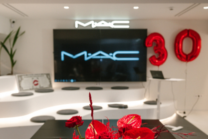 H MAC Cosmetics Greece υψώνει τη φωνή του προγράμματος VIVA GLAM στην Ελλάδα