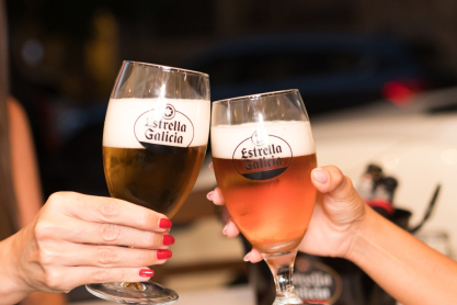 Βραδιά αγώνα στον Koutoufi με παγωμένες μπίρες Estrella Galicia