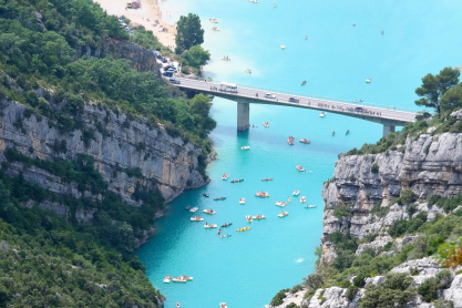 Σε ιστορικό υψηλό οι δαπάνες των τουριστών στην Ευρώπη το 2024