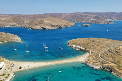 10 παραλίες στα ελληνικά νησιά που μοιάζουν με παράδεισο 