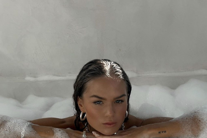 Conditioner: Ο κανόνας των 15 δευτερολέπτων για απαλά και λαμπερά μαλλιά