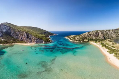 Άγνωστες παραλίες της ηπειρωτικής Ελλάδας που αν ήταν σε νησί, θα μιλούσαν όλοι γι' αυτές