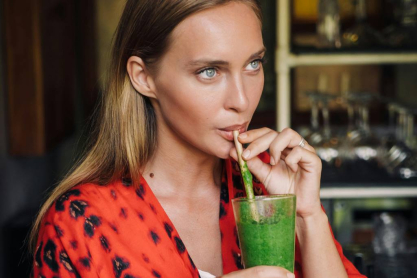 Είμαι διαιτολόγος και αυτό είναι το smoothie που πίνω το πρωί όταν θέλω τροφοδοτήσω το σώμα μου με φυτικές ίνες και πρωτεΐνες