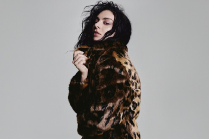 Η H&M ανανεώνει την αίσθηση της μόδας της με την καμπάνια A/W 2024 στην οποία πρωταγωνιστούν οι Charli xcx, Arca, Lila Moss, Loli Bahia, Sage Elsesser και Sega Bodega