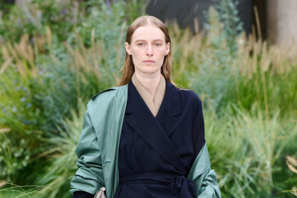 Milan Fashion Week: H BOSS αφήνει το CorpCore κοστούμι και βγαίνει «εκτός γραφείου»