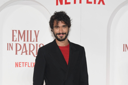 Η 4η σεζόν Emily in Paris ανήκει στον Γιουτζένιο Φραντσεσκίνι - Ποιος είναι ο Ιταλός ηθοποιός που όλοι μιλούν για εκείνον