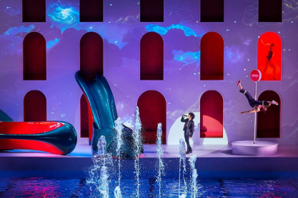Στο show του Christian Louboutin η μόδα με την τέχνη ενώθηκαν και χόρεψαν στο νερό με τον πιο εκθαμβωτικό τρόπο