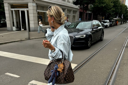 Bag charms: Η viral τάση και πώς να την ενσωματώσεις στο σύνολό σου
