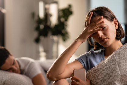 5 red flags που - σχεδόν - όλοι βλέπουν πολύ αργά σε μια σχέση