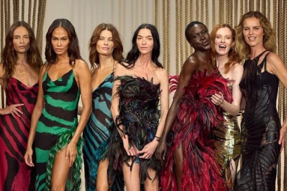 Roberto Cavalli ss2025: Φόρος τιμής στον ιδρυτή όλο το show και η έκπληξη στο κλείσιμο