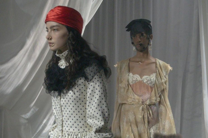 Paris Fashion Week: Οι 4 τάσεις που θα φορέσουμε από σήμερα κιόλας