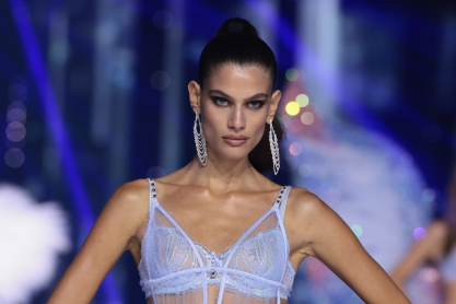 Victoria’s Secret: Η Ανθή Φακιδάρη είναι η πρώτη Ελληνίδα που περπάτησε σε show - Όσα δεν ξέρεις για τη ζωή της