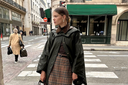 Double Trouble: 6 stylish σύνολα με μπότες και φούστα για όλη την ημέρα