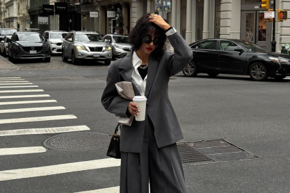 Wide-leg mania: Πώς να συνδυάσεις το φαρδύ παντελόνι σου αυτή τη σεζόν
