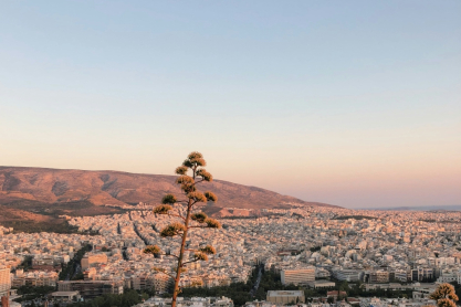 Η πρώτη σέλφι τουριστών στην ιστορία της Αθήνας δείχνει πολύ αμήχανη