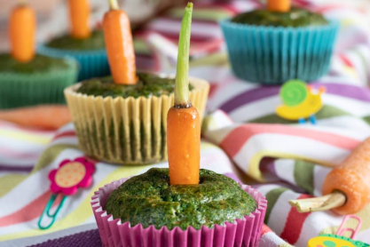 Αλμυρά muffins με σπανάκι και baby καρότα