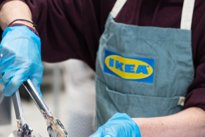 Η ΙΚΕΑ προσφέρει και τη φετινή χρονιά γεύματα αγάπης σε συνεργασία με τη Σχολή Μαγειρικής La Chef Levi και τη ΜΚΟ «Μπορούμε»