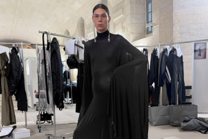 Το Balenciaga Zero "παπούτσι" του οίκου για τη συλλογή φθινόπωρο 2025 προκαλεί αντιδράσεις και ερωτηματικά