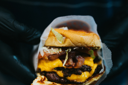 Smash burgers: Τα 6 καλύτερα για το 2024
