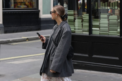 Δαντέλα: Πώς θα φορέσεις τη fashion «εμμονή» με τον πιο cozy και φθινοπωρινό τρόπο