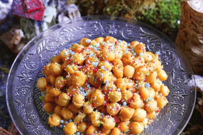 Struffoli στον φούρνο: Οι ναπολιτάνικοι λουκουμάδες που δεν λείπουν από κανένα χριστουγεννιάτικο τραπέζι