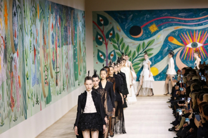 Dior Haute Couture SS25: Παραμυθένια beauty looks με μια punk πινελιά