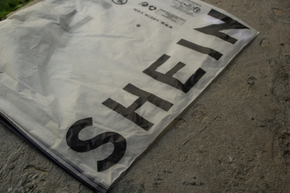 Η Γαλλία επιδιώκει τρίμηνη αναστολή της λειτουργίας της Shein