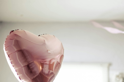 &Pi;&omicron;&iota;&omicron;&sigmaf; ή&tau;&alpha;&nu; &omicron; Ά&gamma;&iota;&omicron;&sigmaf; &Beta;&alpha;&lambda;&epsilon;&nu;&tau;ί&nu;&omicron;&sigmaf;; - &Alpha;&pi;ό &tau;&omicron; &mu;&alpha;&sigma;&tau;ί&gamma;&omega;&mu;&alpha; &gamma;&upsilon;&nu;&alpha;&iota;&kappa;ώ&nu;, &sigma;&tau;&alpha; &lambda;&omicron;&upsilon;&lambda;&omicron;ύ&delta;&iota;&alpha; &kappa;&alpha;&iota; &tau;&iota;&sigmaf; &kappa;&alpha;&rho;&delta;&omicron;ύ&lambda;&epsilon;&sigmaf;