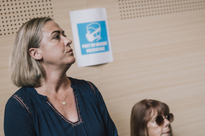 Υπόθεση Πελικό: Η Καρολίν Νταριάν υποστηρίζει πως ο πατέρας της τη νάρκωσε και τη βίασε, αλλά η μητέρα της, Ζιζέλ Πελικό, δεν την πιστεύει 