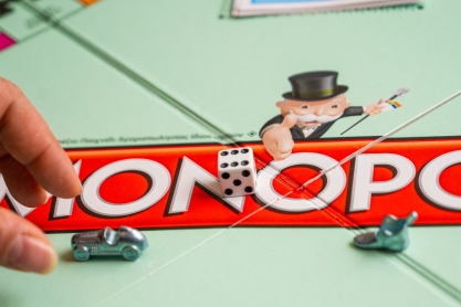 “Monopoly” : Το επιτραπέζιο παιχνίδι που αφιερώσαμε ώρες από τη ζωή μας, γίνεται ταινία - Την αναλαμβάνει η εταιρεία της Μάργκο Ρόμπι