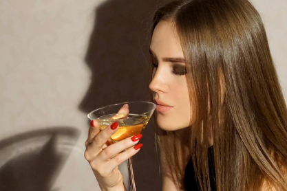 Γιατί το αλκοόλ σε πρήζει και πώς θα το αντιμετωπίσεις 