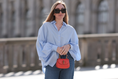 Clogs: Το it παπούτσι της σεζόν συνδυάζει boho vibes με chic αέρα- Πώς θα το φορέσεις