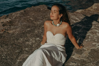 7 + 1 outfits που επιλέγουν τα it girls για τα looks παραλίας
