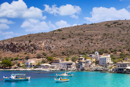 Μάνη: Παραλίες με κρυστάλλινα νερά σε τοπία άγριας ομορφιάς