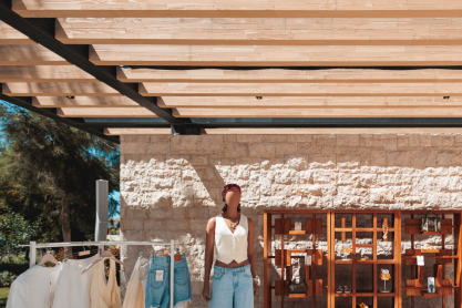 Η νέα συλλογή SS25 της Stradivarius είναι ένα καλλιτεχνικό αφιέρωμα στην ομορφιά του καλοκαιριού