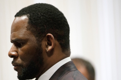 Στο νοσοκομείο ο R. Kelly μετά από υπερβολική δόση φαρμάκων - Του τα έδωσε το προσωπικό ασφαλείας, κατέθεσε ο δικηγόρος του