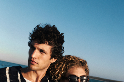 Sunset by the sea: Η Summer2025 συλλογή της Tommy Hilfiger είναι το απόλυτο summer sophistication