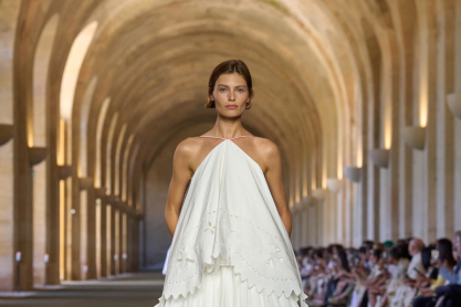 O Jacquemus παρουσίασε τη συλλογή SS26 «Le Paysan» στο Παλάτι των Βερσαλλιών