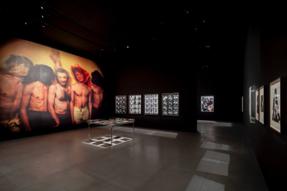«David Bailey’s Changing Fashion»: Η επίδραση του Davin Bailey στη βιομηχανία της μόδας και τα εμβληματικά καρέ του σε μία έκθεση