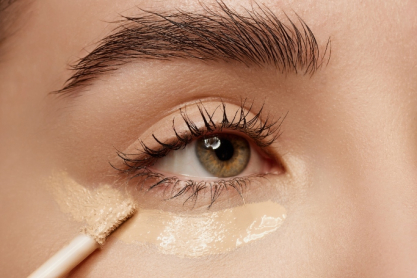 Φυσικό μακιγιάζ με concealer και bronzer: Η νέα ρουτίνα ομορφιάς που αναδεικνύει το πρόσωπό σας