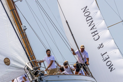Spetses Classic Yacht Regatta 2025: Ο κορυφαίος Διεθνής Αγώνας Κλασσικών και Παραδοσιακών Σκαφών έλαμψε για 14η χρονιά στο ιστορικό νησί των Σπετσών με Χρυσό Χορηγό την Moët & Chandon