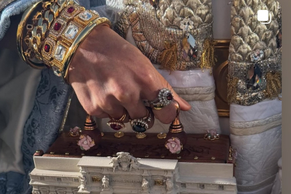 Πώς ο οίκος Dolce & Gabbana μετέτρεψε τη Φοντάνα ντι Τρέβι σε μια τσάντα – πραγματικό έργο τέχνης