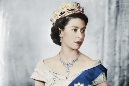 «Queen Elizabeth II: Her Life in Style»: Η μεγαλύτερη έκθεση μόδας προς τιμήν της Βασίλισσας Ελισάβετ