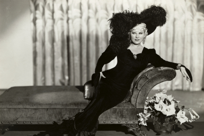 Πώς η αντισυμβατική Mae West απελευθέρωσε τις γυναίκες 
