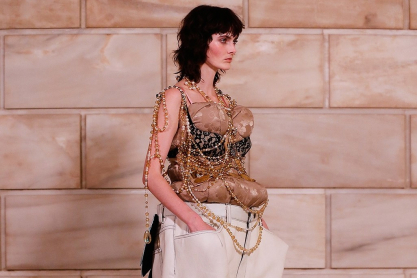 Το κουκλόσπιτο του Marc Jacobs: Μια βικτωριανή φαντασίωση σε ψηλά τακούνια