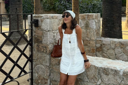 Το λευκό φόρεμα από τα Zara που θα δώσει boho vibes στα καλοκαιρινά σου looks
