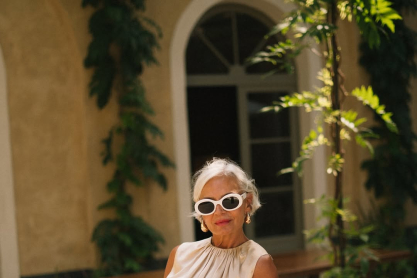 Τα do’s και τα don’ts στο styling όταν φοράς κάπρι παντελόνι μετά τα 50