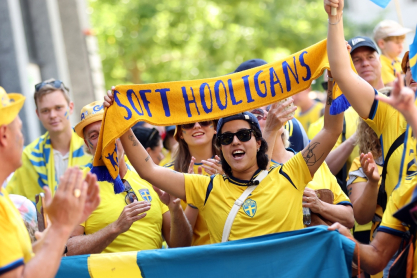 Women's EURO 2025: Ποιοι είναι οι «Soft Hooligans» που ονειρεύονται ένα ποδόσφαιρο χωρίς τοξικότητα