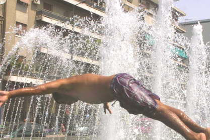 Αδιανόητες εικόνες από τον καύσωνα στην Αθήνα στις αρχές των 00s