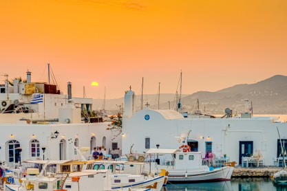 Η κυκλαδίτικη ομορφιά της Πάρου διατηρεί τη γοητεία της στο πέρασμα του χρόνου